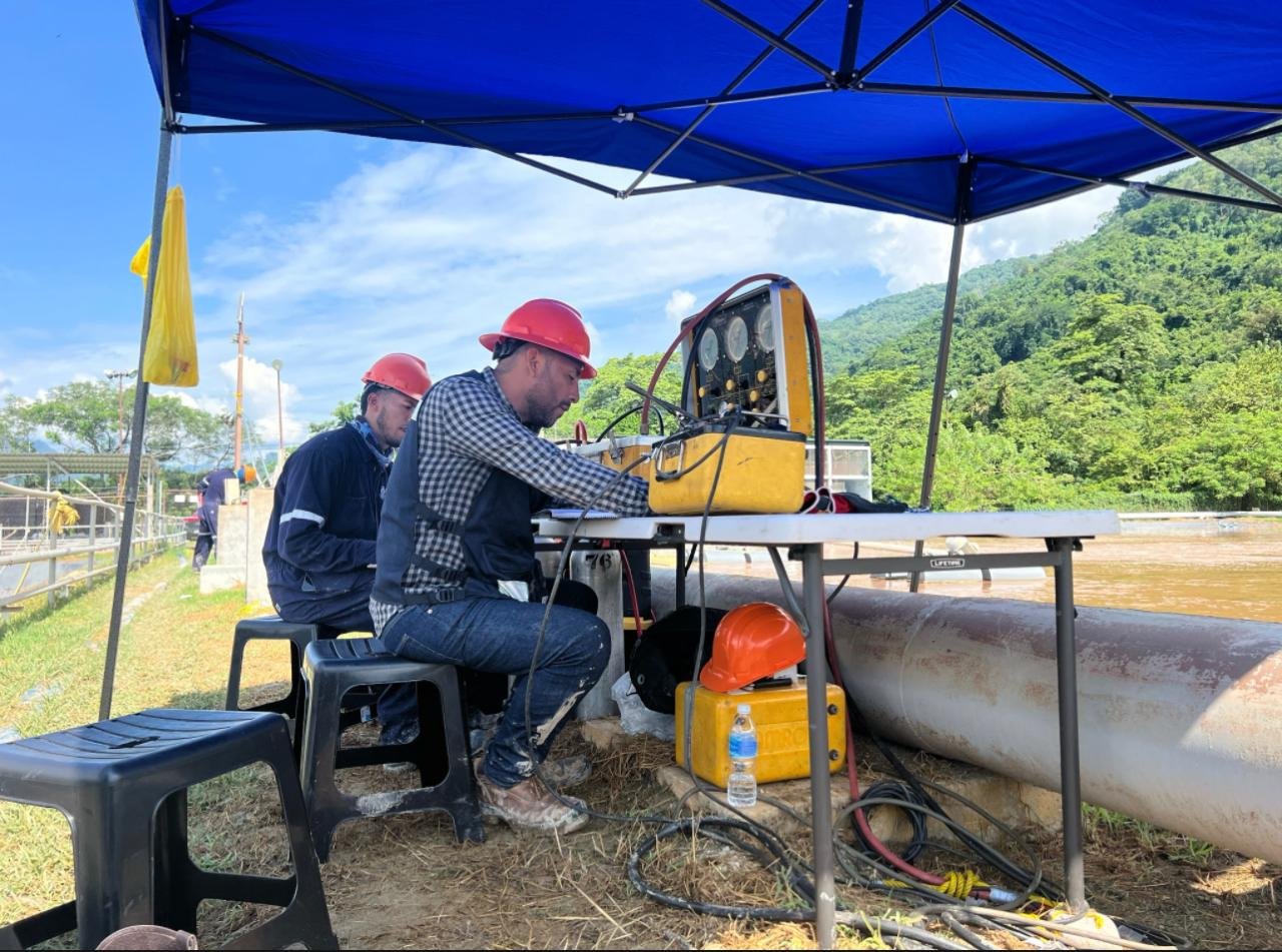 Equipo de trabajo en operación subacuática